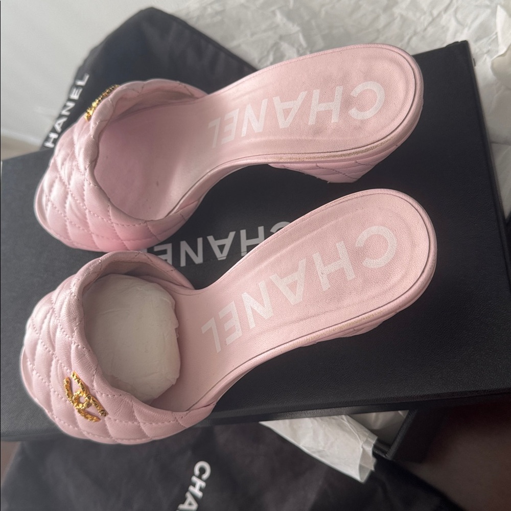 CHANEL CC Diamond Light Pink Quilted Mules Size 38 - Picture 3 of 16